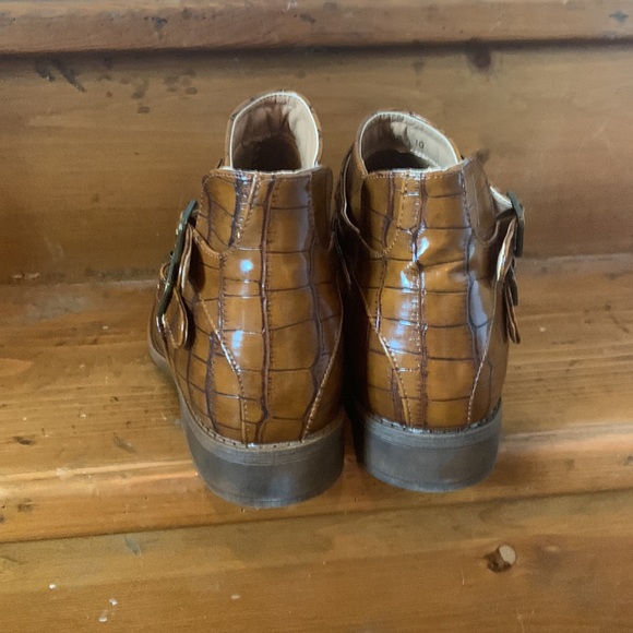 Croc-embossed Ankle Boot - Picture 4 of 5